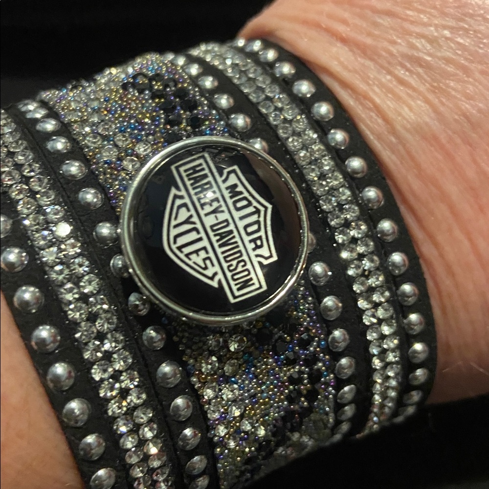 HD Snap Bling Bracelet - Picture 1 of 4